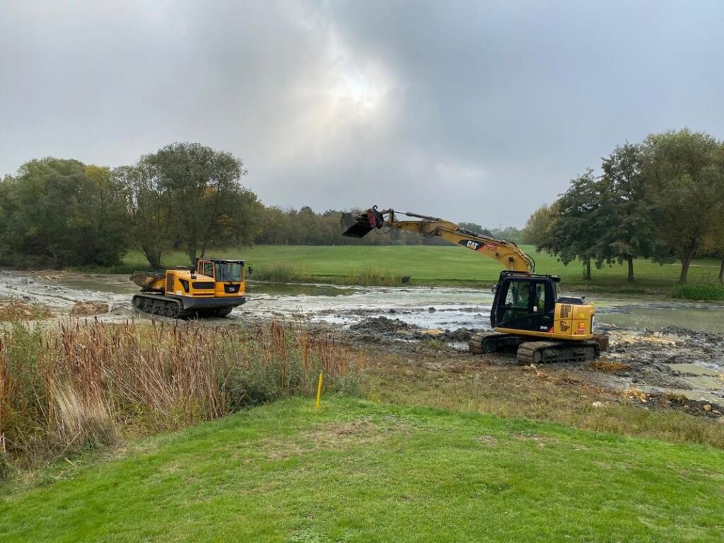 Große Teich-Entschlammung im Herbst (Golf-Club Main-Taunus)