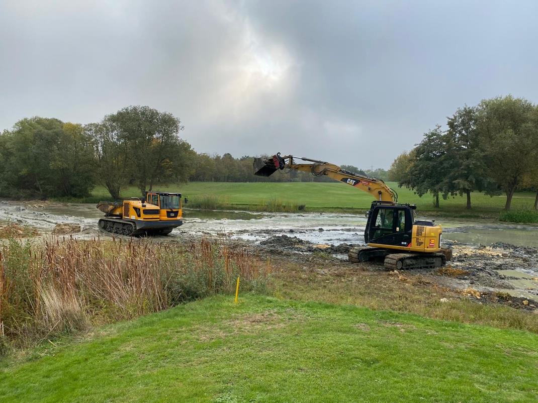 Große Teich-Entschlammung im Herbst (Golf-Club Main-Taunus)
